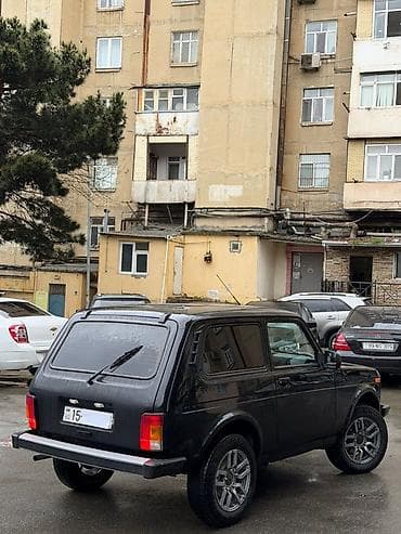 qara niva sekilleri: LADA Niva 3 qapılı SUV - Kuzov: 3 qapılı, qara rəng, arxa şüşə — 8