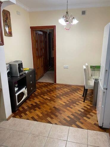 9 ci mikrorayon satilan evler: Bakı, 2 otaqlı, Köhnə tikili, m. Həzi Aslanov, 60 kv. m — 9