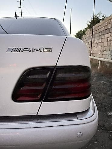 mate 50 pro: Mercedes-Benz E 320 (W210) – arxa hissənin detalları Stoplar — 2