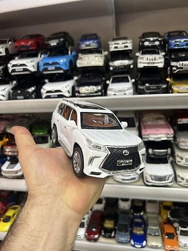 cd disk: Lexus LX miqyasında metal model maşın - Modellər: Lexus LX seriyası — 1