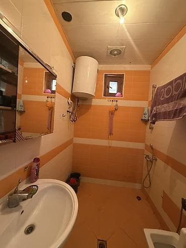 gencede ev: 3 otaqlı, 81 kv. m, Orta təmir — 10