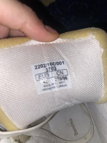 Səndəl və şəp-şüplər: Bershka ağ rəngli yüksək boğazlı snikerlər - Brend: Bershka - Model — 2