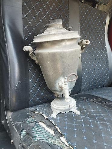 od: Məhsul: Köhnə tip metal samovar Təsvir: - Material: metal (ehtimalən — 2