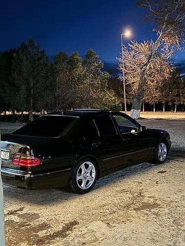 vozol az: Mercedes-Benz E‑Class W210 sedan - Kuzov: 4 qapılı sedan, qara rəng - — 4