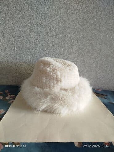 Ağ rəngli xəz papaq – klassik şlyapa forması - Material: yumşaq xəz