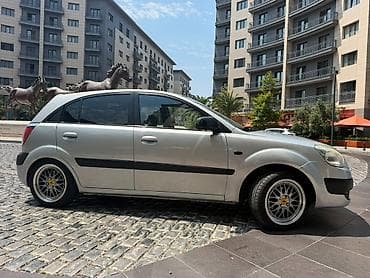 Kia Rio: 1.4 l | 2008 il Hetçbek