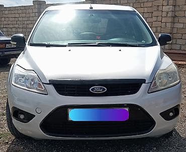 Ford Focus Wagon – gümüşü rəng, universał kuzov Xüsusiyyətlər: -