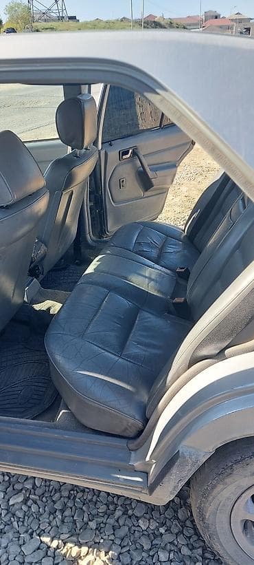 bmw 528 1996: Mercedes-Benz 190 (W201): 0.2 l | 1988 il Sedan — 8