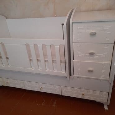 islenmis dikler: Oğlan və qız üçün, İşlənmiş, Beşik, Matras ilə, Yellənmə mexanizm ilə — 1