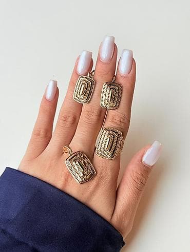 Qol saatları və aksesuarlar: Qızılı rəngdə zinət dəsti – üzüklər, sırğalar və kulon qeyd edim ki — 3