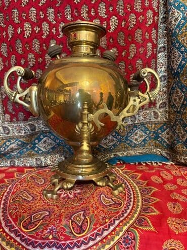 кабинка для душа: Bu gümüşü rəngli qabın üzərində incə naxışlar oyulmuşdur. Qapağı konus — 16