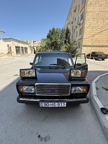 maşınlar 07: VAZ 2107 klassik sedan - Rəng: qara, xrom detallı ön barmaqlıq və — 2