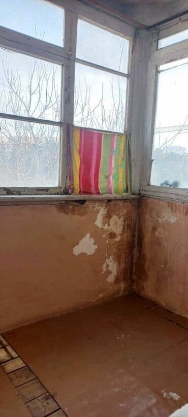 ipotekada olan evlerin satisi: Bakı, 1 otaqlı, Köhnə tikili, m. Qara Qarayev, 35 kv. m — 10