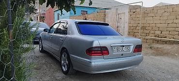 Mercedes-Benz E 220: 2.2 l | 2000 il Sedan — 4