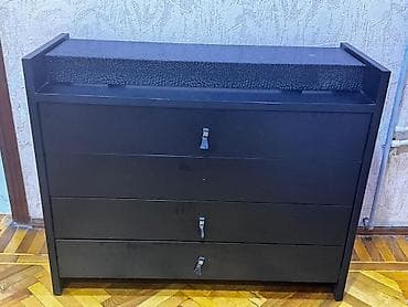 komod: Qara rəngli dörd çekmecəli komod - Minimalist, düz xətli dizayn - — 1