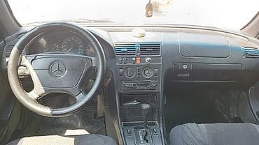 audi a6 c5: Mercedes-Benz C-Class: 2.2 l | 1994 il Sedan — 10