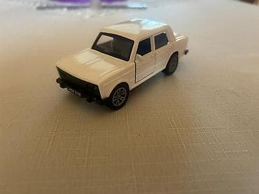 mopedlər elekdirikli: Lada 2106 mini avtomobil modeli - Miqyas: təxmini 1:43 (kompakt — 1