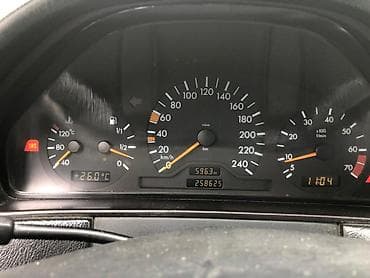 011 maşını: Mercedes-Benz E-Class (E200) sedan - Kuzov: 4 qapılı sedan, Göy rəng — 6