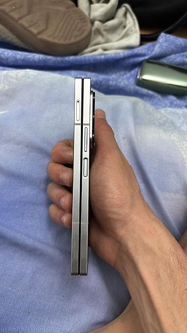 pendir qizardan: Samsung Galaxy Z Fold 5, rəng - Gümüşü — 3