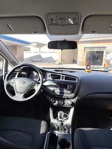 kia ceed motor: Kia cee’d SW (station wagon), gümüşü rəng. - Geniş və funksional — 8