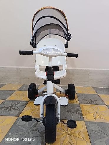 Uşaq velosipedi satılır. Çox funksional, zavod istehsalıdır. Heç bir