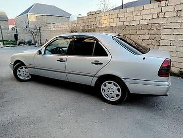 mercedes disk: Mercedes-Benz C-Class: 1.8 l | 1996 il Sedan — 3
