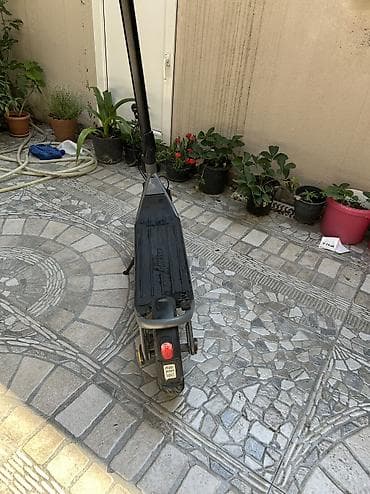 İşlənmiş Elektrik samokat 10", 351 - 500 Vt, 16 - 25 km/s, Ünvandan götürmə — 4