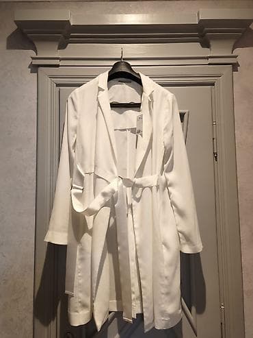 Ağ rəngli qadın trenç/kimono stilində üst geyim. - Yüngül, axıcı parça lalafo.az -da Ağ rəngli qadın trenç/kimono stilində üst geyim. - Yüngül, axıcı parça