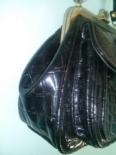 xari bulbul boyunbagi: Satilir Ikinci el islenmis Teze kimidir.
Qadin Çantasi.
Turk Mali — 6