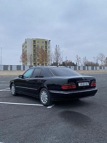 prado farası: Mercedes-Benz E-Class: 2.7 l | 2000 il Sedan — 4
