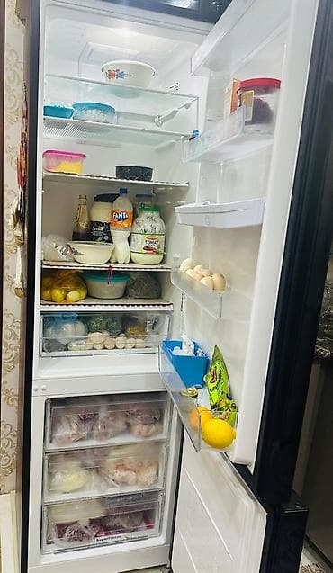 2 qapılı Indesit Soyuducu Satılır, rəng - Qara