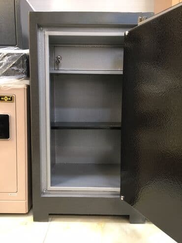 pul yığmaq üçün kassa: Hundurluk 90 Eni 50 Derinlik 40 Seyf acar ile isleyir Oda davamlidir — 2