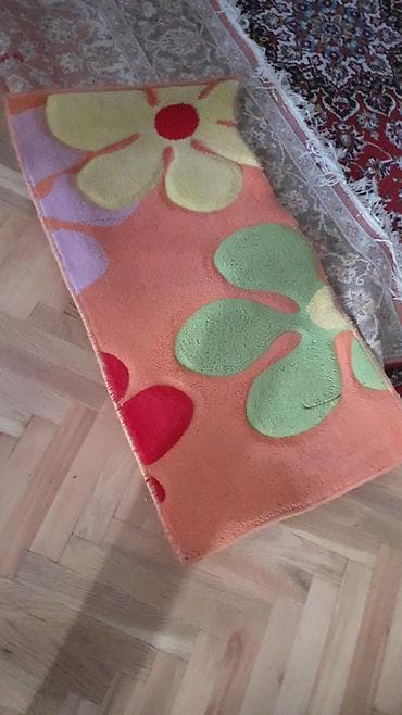 Rəngarəng uşaq xalçası - Dizayn: Böyük çiçək naxışları ilə şən və