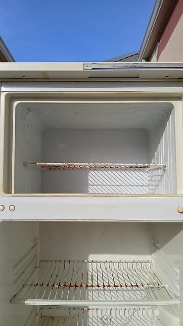 Plitələr və bişirmə panelləri: İki kameralı soyuducu - Üst kamera: dondurucu bölmə, rəfli. - Alt — 3