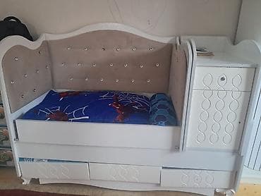 Oğlan və qız üçün, Təknəfərlik çarpayı, Komod