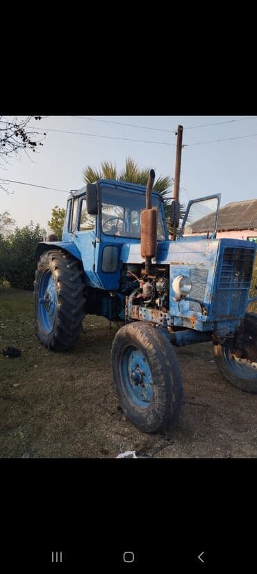 rengli işıq: Mavi rəngdə MTZ tipli təkərli traktor. Texniki xüsusiyyətlər və — 1