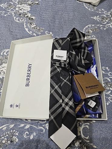 Qalstuk Burberry (oriqinal)magaza qiymeti 600.120.manata satilir lalafo.az -da Qalstuk Burberry (oriqinal)magaza qiymeti 600.120.manata satilir