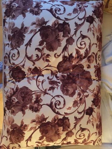 divan ucun yastiqlar: 3 ədəd Mütəkkə Təzədir, divanın üstü üçün də yaralıdır Ölçüsü: 90*65 — 3