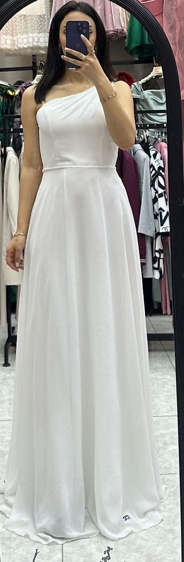 Ağ rəngli, birqollu uzun ziyafət/libas - Model: Asimmetrik bir