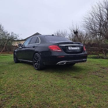 prado sükan: Mercedes-Benz E-Class: 2 l | 2017 il Sedan — 3