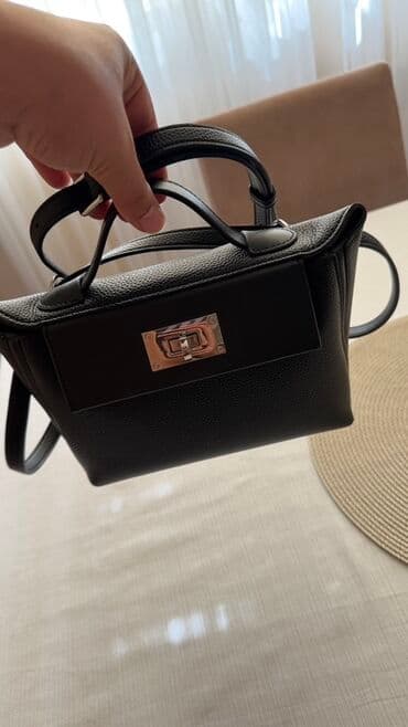 женский кожаный кошелек: Dəridən hazırlanmış qadın çantası, qara rəngdədir. Çanta yuxarı — 2