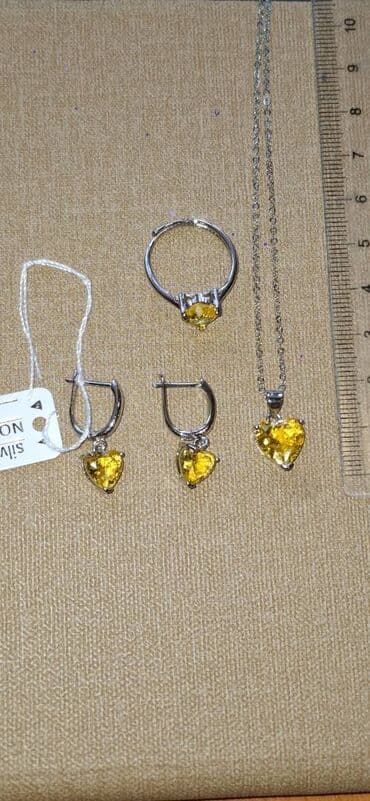 tek qas qizil sirqalar: Комплекты. Новые — 24