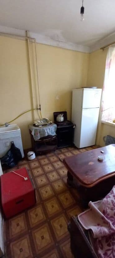 bina az kiraye evler 9 mkr: Bakı, Qaraçuxur qəs., 2 otaqlı, Köhnə tikili, 55 kv. m — 5