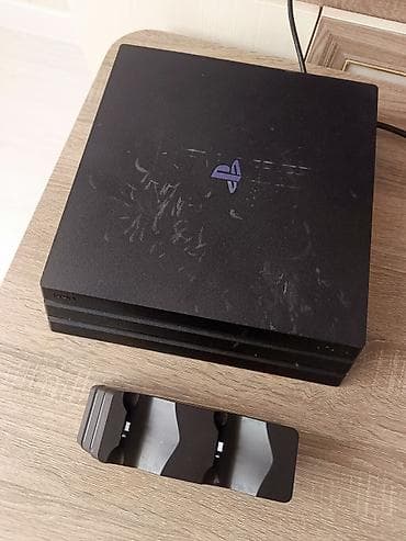 Видеоигры и приставки: Playstation 4 Pro satılır. 1 original pult ilə yeni kimidir. Çox az — 1