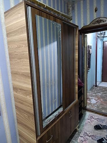 Nigar3. Dəhliz mebili satılır. 160 azn. Yaxşı vəziyyətdədir. Real — 1