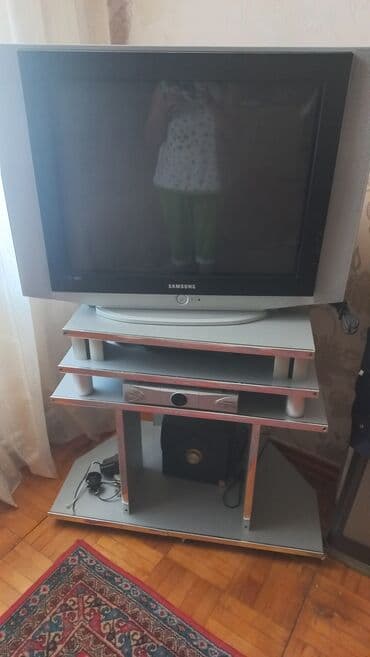 Tv +tv altligi+krosnu aparati .Hamsi birlikde 250 manat .Tv boyuk