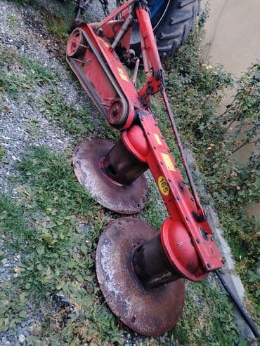 ot biçən traktor: İki barabanlı otbiçən (diskli/barabanlı çəmən biçən) qoşqu aləti — 1