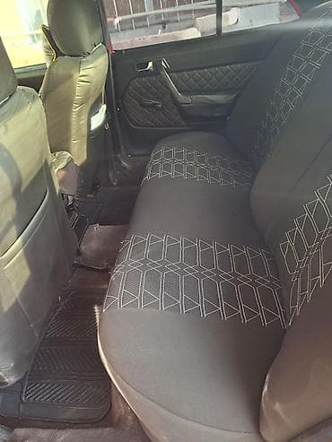 Mercedes-Benz 190 (W201): 2 l | 1991 il Sedan — 3