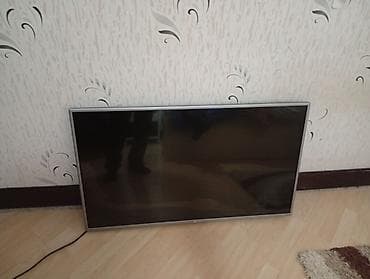 LG LED televizor, təxminən 40–43 düym ekran ölçüsü. - Nazik çərçivəli