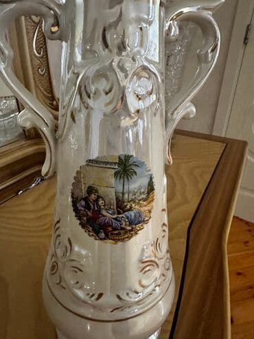 qədmi qablar: Bir vaza, Keramika — 2